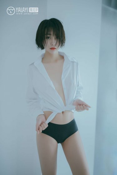 她的小蛮腰又细又软梨涡清甜